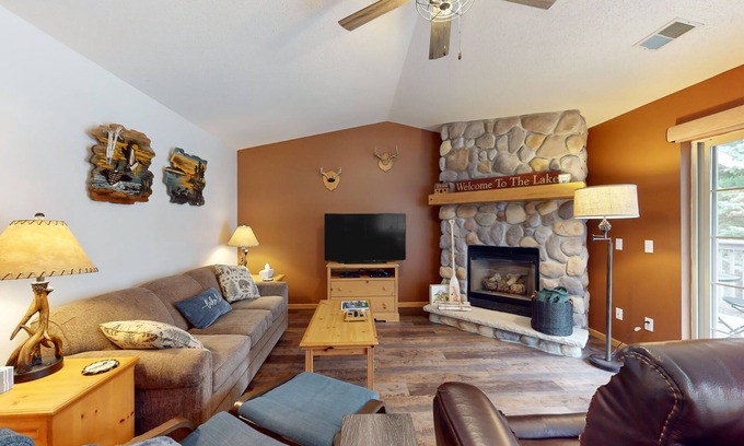St Germain Condo | Cozy Lakeside Condo with Modern Kitchen & Trail Access