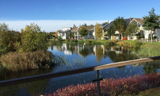 Cirencester House | Relaxing Lakeside Retreat in Private Nature Reserve