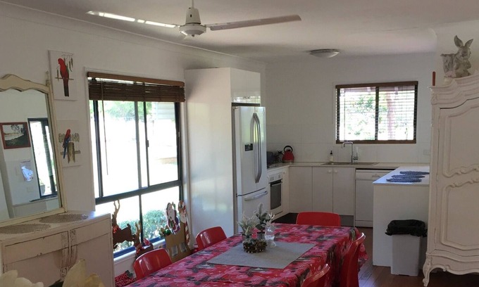 Woodford Cottage | Lakeside Cottage