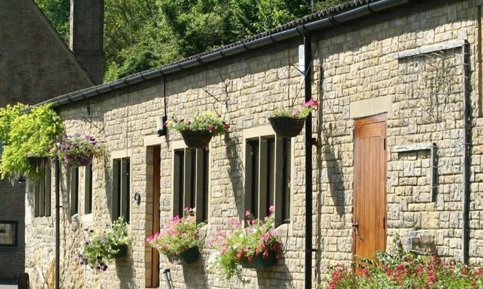 Cranham Cottage | LAKESIDE COTTAGE, family friendly, with open fire in Painswick