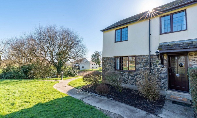 North Buckland Apartment | Discover Lakeside Cottage: Family-Friendly Retreat