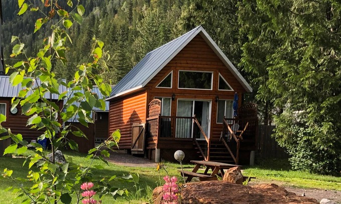 Revelstoke Cabin | Cozy Mackenzie Cabin with Lake View Near Revelstoke