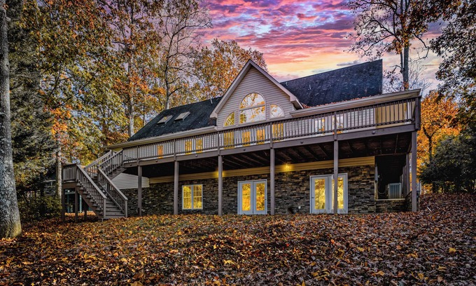 Locust Grove House | Lakeside Escape- it is a quiet and peaceful space, with beautiful views!