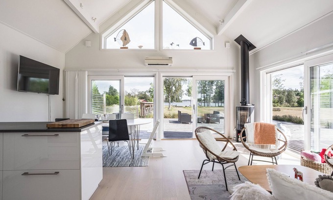 Graddo House | Lakeside Family Home in Gräddö