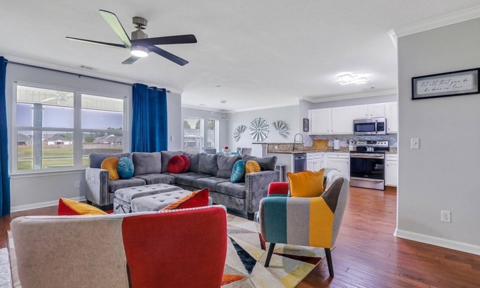 Port Wentworth House | Relaxing Lakeside Family Oasis Near Downtown Savannah