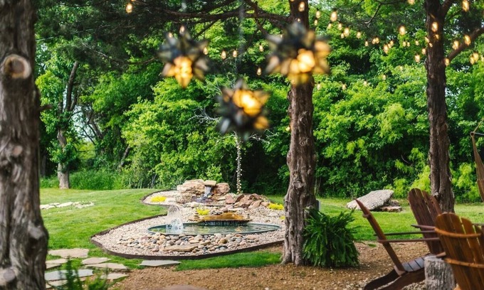 Lone Oak House | Pet-Friendly Lakeside Haven with Breakfast on Lake Tawakoni
