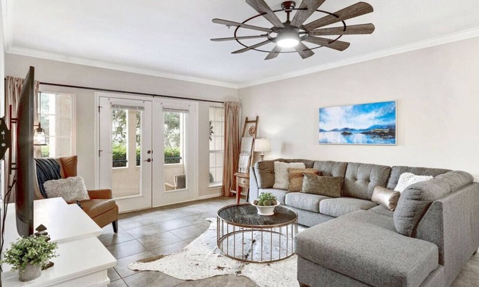 Highland Lake Estates Condo | Lake View Retreat with Hot Tub and Pool Amenities