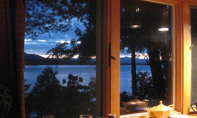 Bridport House | Romantic Lake Front Retreat with Pet-Friendly Amenities