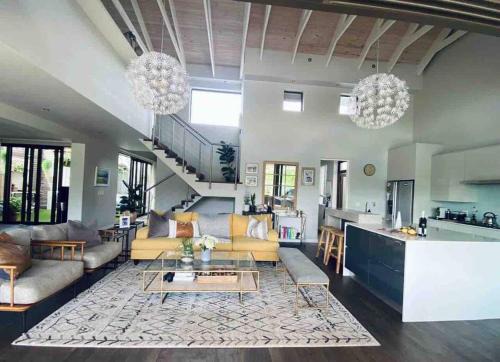 Noordhoek Villa | Beautiful Lakeside Home with Pool and Ocean Views