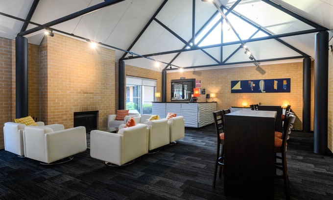 Macquarie Park Hotel | Elegant MGSM Executive Hotel with Pool & Conference Centre