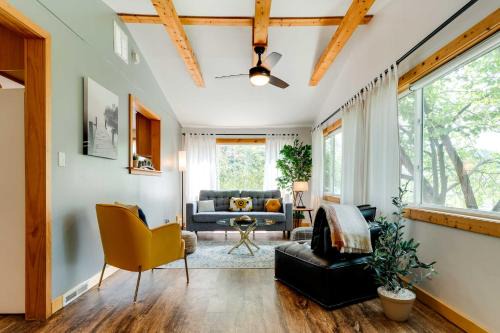 Laotto House | Relaxing Lakeside Indiana Getaway Perfect for Families