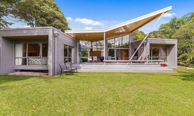 Lake Tarawera Cottage | Unforgettable Lakeside Landing at Lake Tarawera Retreat