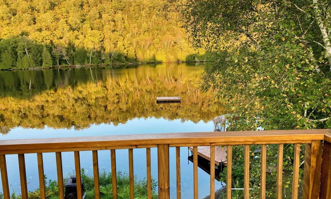 Wentworth-Nord Ski Chalet | Lakeside Laurentian retreat