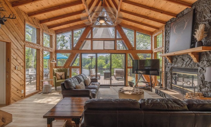 Innsbrook Ski Chalet | Experience Lakeside Linden Retreat: Guest Rated 9.8/10!