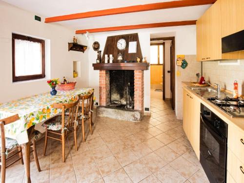 Idro Apartment | Pet-Friendly Retreat at Belvilla by OYO Fienile Regoli