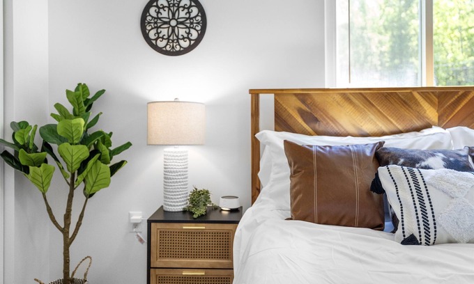 Gladwin House | Experience Lakeside Lodge with Game Cave & Scenic Views