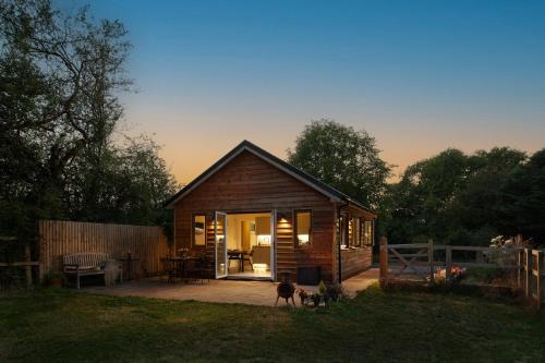 Eastleigh House | Exceptional Lakeside Lodge with Child-Friendly Amenities