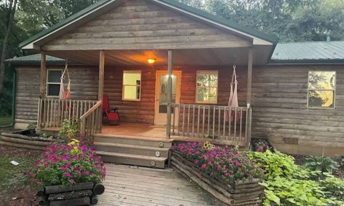Pittsfield Cabin | Lakeside Lodge of LEGENDS; A Wilderness Wanderer’s Wonderland