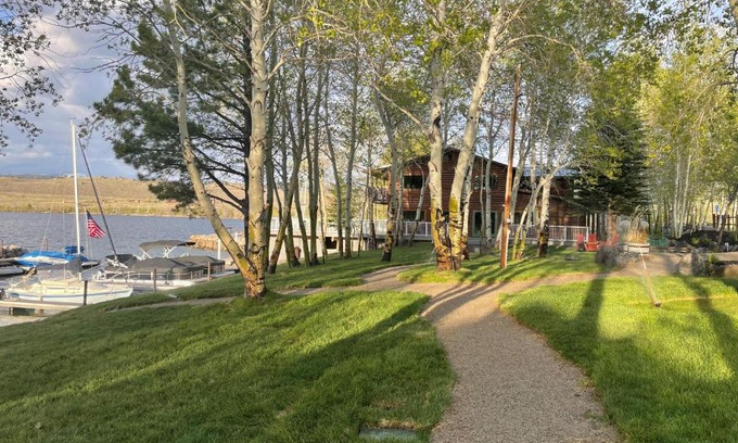 Pinedale Resort | Unforgettable Stays at Lakeside Lodge Resort and Marina