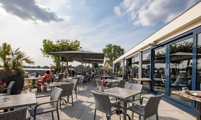 Oud-Loosdrecht Hotel | Lakeside Lodging with Bike Rentals, Canoe Launch and Gourmet Restaurant