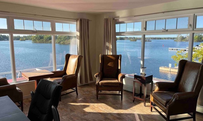 Port Severn Apartment | Pet-Friendly Lakeside Loft with Spa in Port Severn