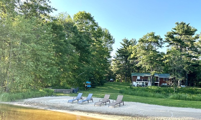 Augusta Cabin | Serene Lakeside Retreat with Beach Access & Spa Amenities