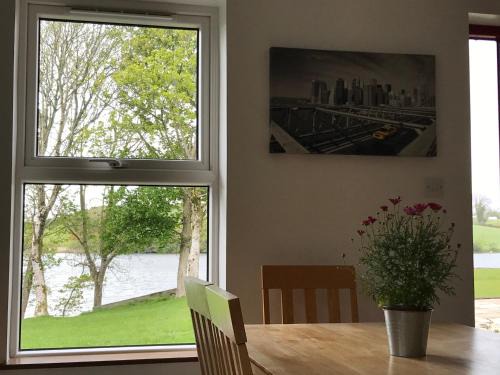 Bantry Apartment | Family-Friendly Lakeside Lookout in Beautiful Bantry