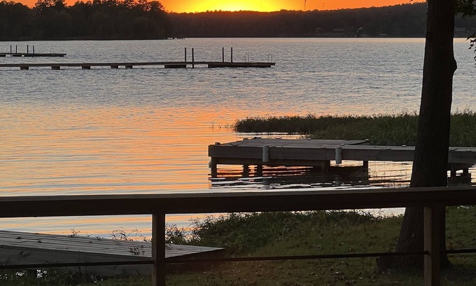 Lincoln House | Relaxing Lakeside Escape: RV Site with Private Pier & Patio