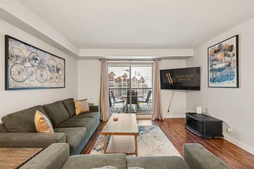 East Kootenay Apartment | Relaxing Lakeside Retreat with Pool & Hot Tub Access