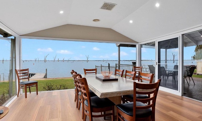 Mulwala House | Family-Friendly Retreat at Lakeside Mulwala - 10/10 Rating
