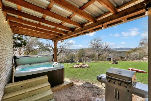 Canyon Lake House | Exceptional Lakeside Overlook: 4-Star Family-Friendly Retreat