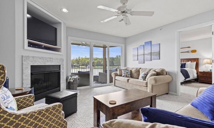 Camdenton Condo | Lakefront Retreat: 2Bd with Pool & Playground for Families
