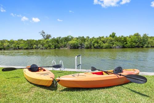 Tahitian Development House | Family-Friendly Retreat at Lakeside Paradise
