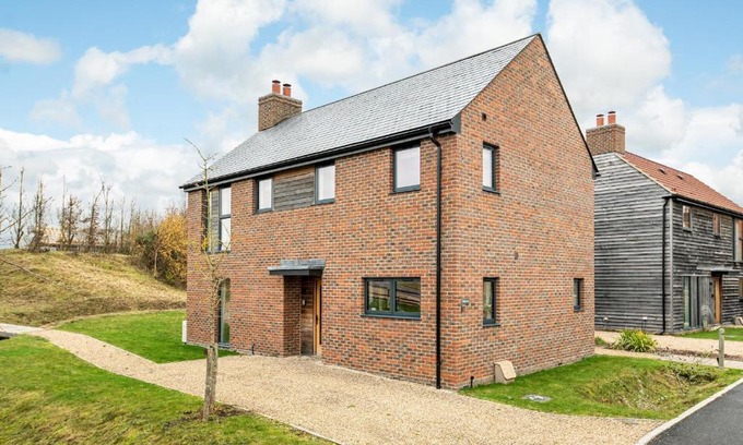 Holworth House | Relaxing Lakeside Retreat with Spa Access on Nature Reserve