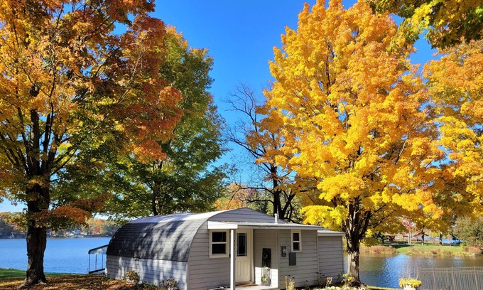 Paw Paw Cottage | Inviting Quonset Hut with Lake View and Family Amenities
