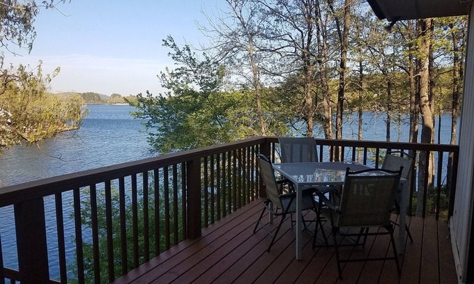 Hot Springs Village House | Tranquil Lakeside Retreat with Spa and Pool Access