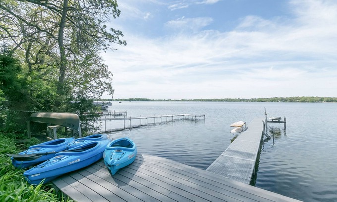 Lake Ripley House | Unforgettable Lakeside Retreat at Lake Ripley with Kayaks