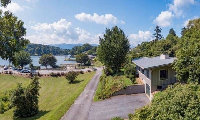 Lake Junaluska Cottage | Idyllic Lakeside Retreat at The Ginkgo Cottage with Pool