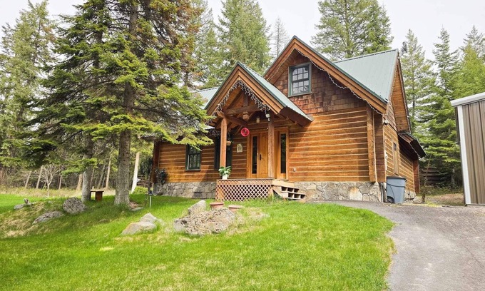 Lakeside Cabin | Idyllic Lakeside Rustic Cabin with Pool and Pet-Friendly Perks