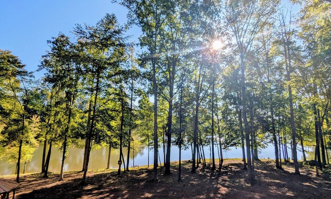 Reidsville Apartment | Lakeside Serenity directly on Lake Reidsville