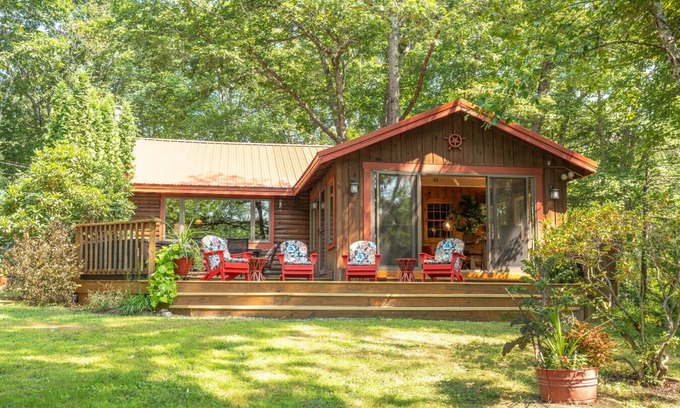 Naples Cabin | Serene Lakeside Log Cabin with Stunning Views & Fire Pit