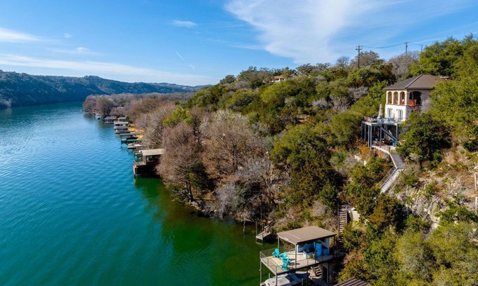 Oak Shores On Lake Austin House | Experience Lakefront Bliss at WalkerVR Stairway to Heaven