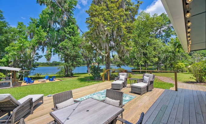 Doctors Inlet House | Experience Lakeside Lilypad: Kayak, Grill & Firepit Fun