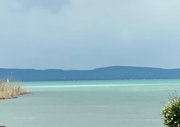 Zamardi House | Experience Lakesidehouse Szofi: Beachfront Bliss Awaits