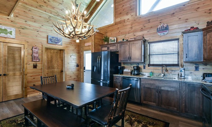 Branson Cedars House | Top-Rated Laketime Lodge: Cozy Cabin with Pool & Spa