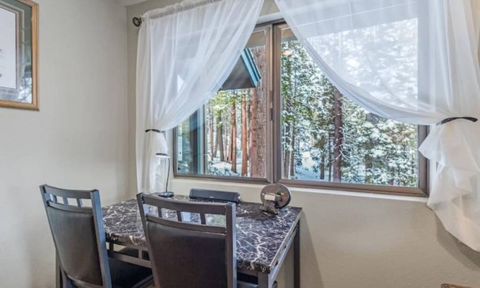 Lake Almanor Country Club House | Lakeview Retreat: Rated 9.6/10 with Ocean & Lake Views