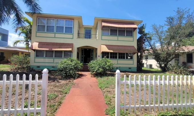 Crescent Lake Apartment | Lakeview Apartment at Crescent Lake: Pet-Friendly Retreat