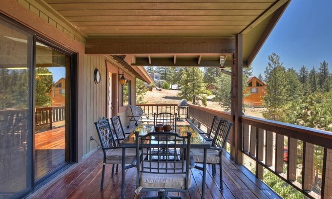 Fawnskin Cabin | Idyllic Lakeview Cabin with Pool Table and Jetted Tub