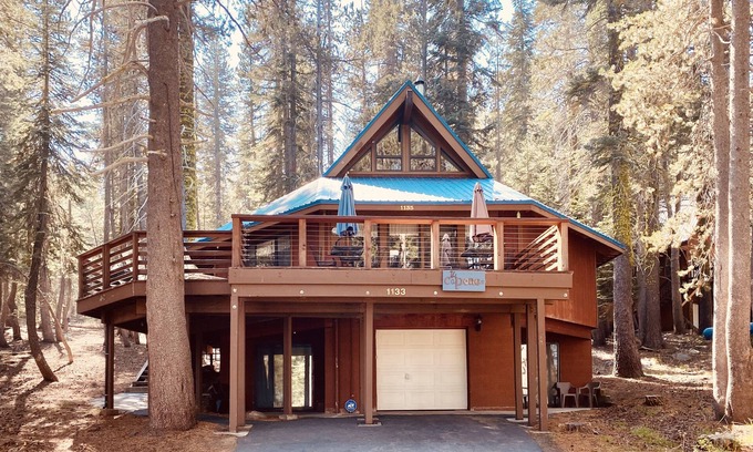 Serene Lakes Cabin | Experience the Lakeview Capone Getaway with Family Fun