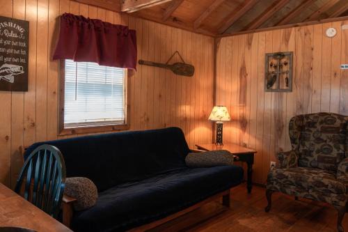 Mead House | Top-Rated Lakeview Cedar Cabin - Family and Pet Friendly